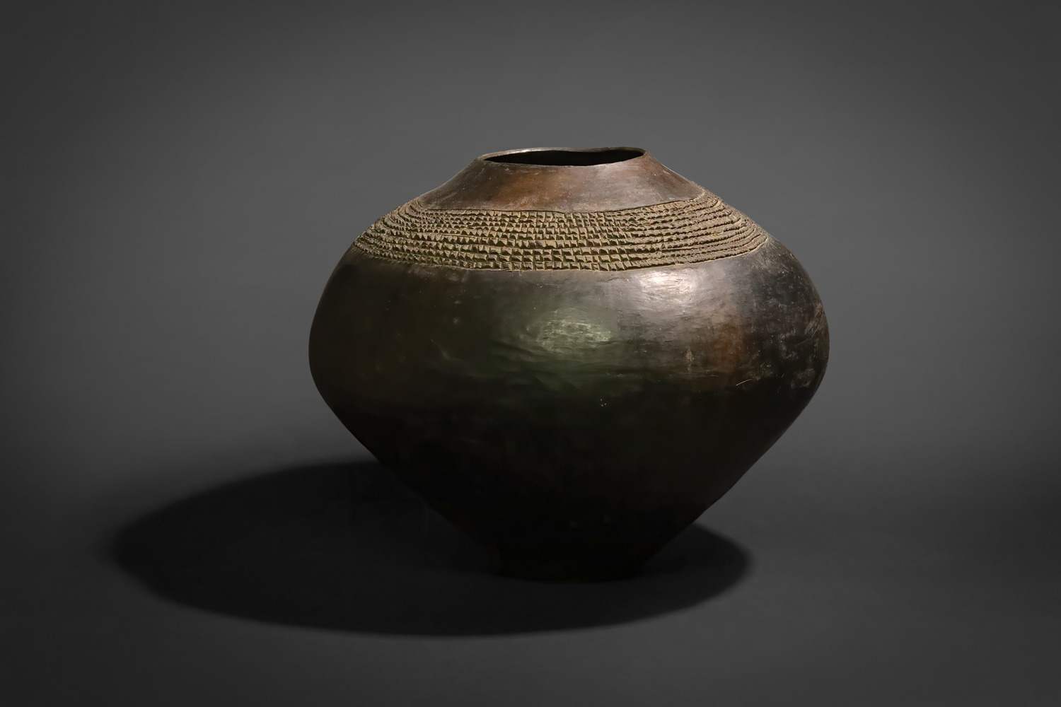 Zulu Ukhamba with Assumpa Raised Grid Motif | Monumental Ceremonial Beer Pot